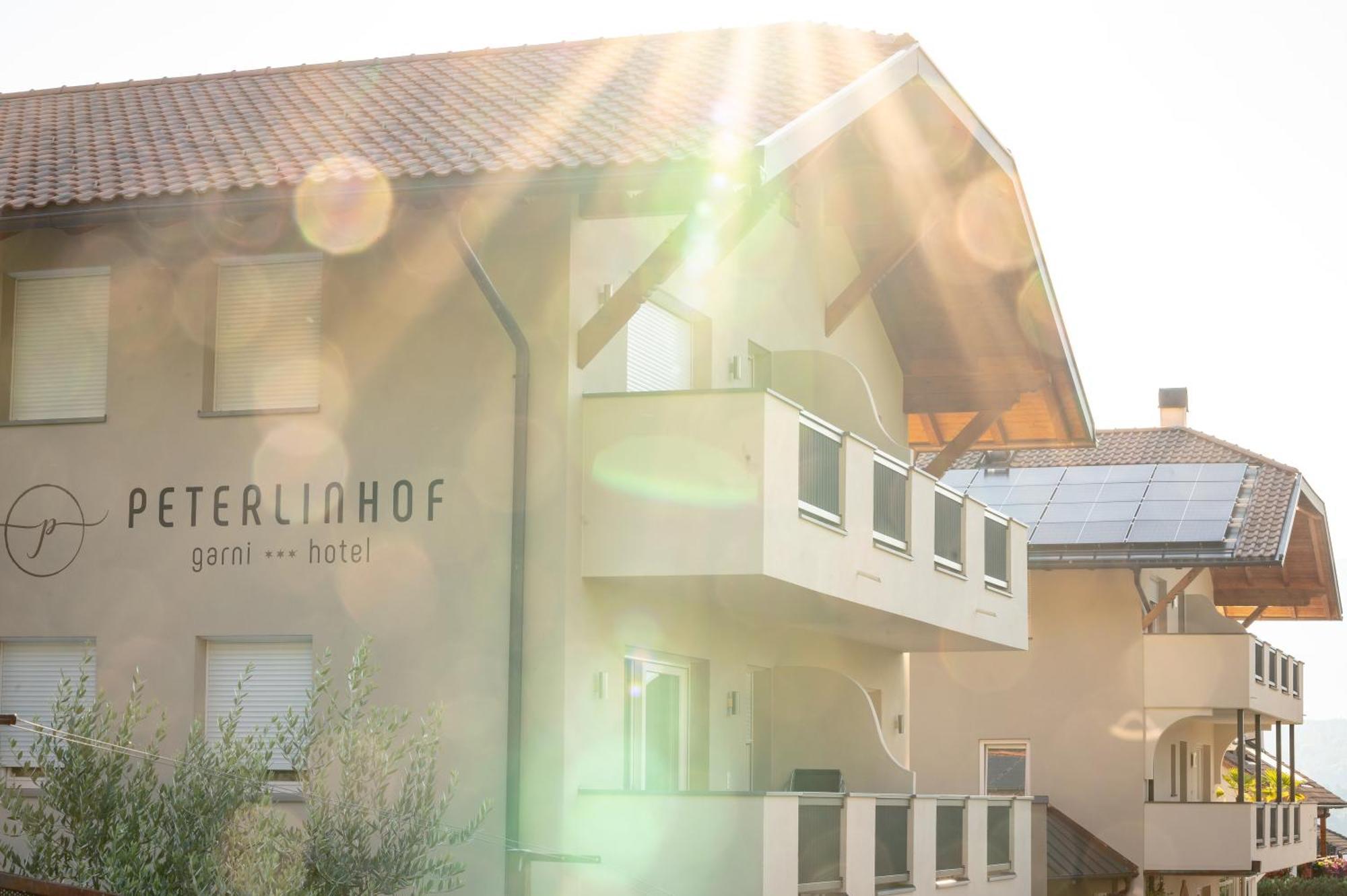 Garni Hotel Peterlinhof Caldaro Exterior photo